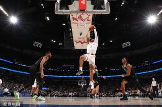 年的某站公 年的某站公